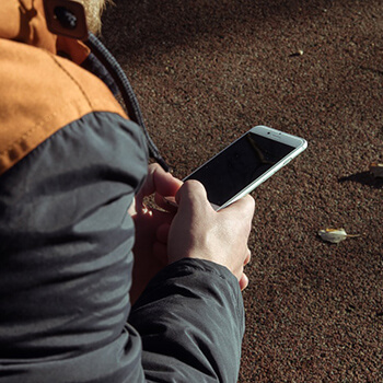 Meble z naturalnych zdrowych materiałów: Dlaczego warto je wybrać dla swojego domu?